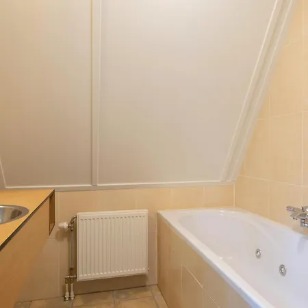 Restyled House With Three Bathrooms, Breda At 10km Ferienhaus Oosterhout (North Brabant)