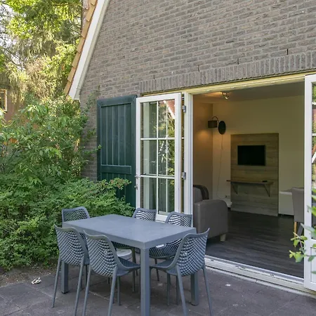 Restyled House With Three Bathrooms, Breda At 10km